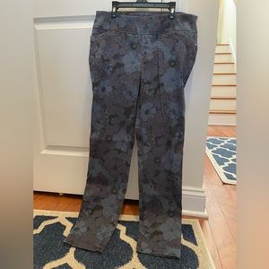 Floral Van Heusen size 10 stretch jeans